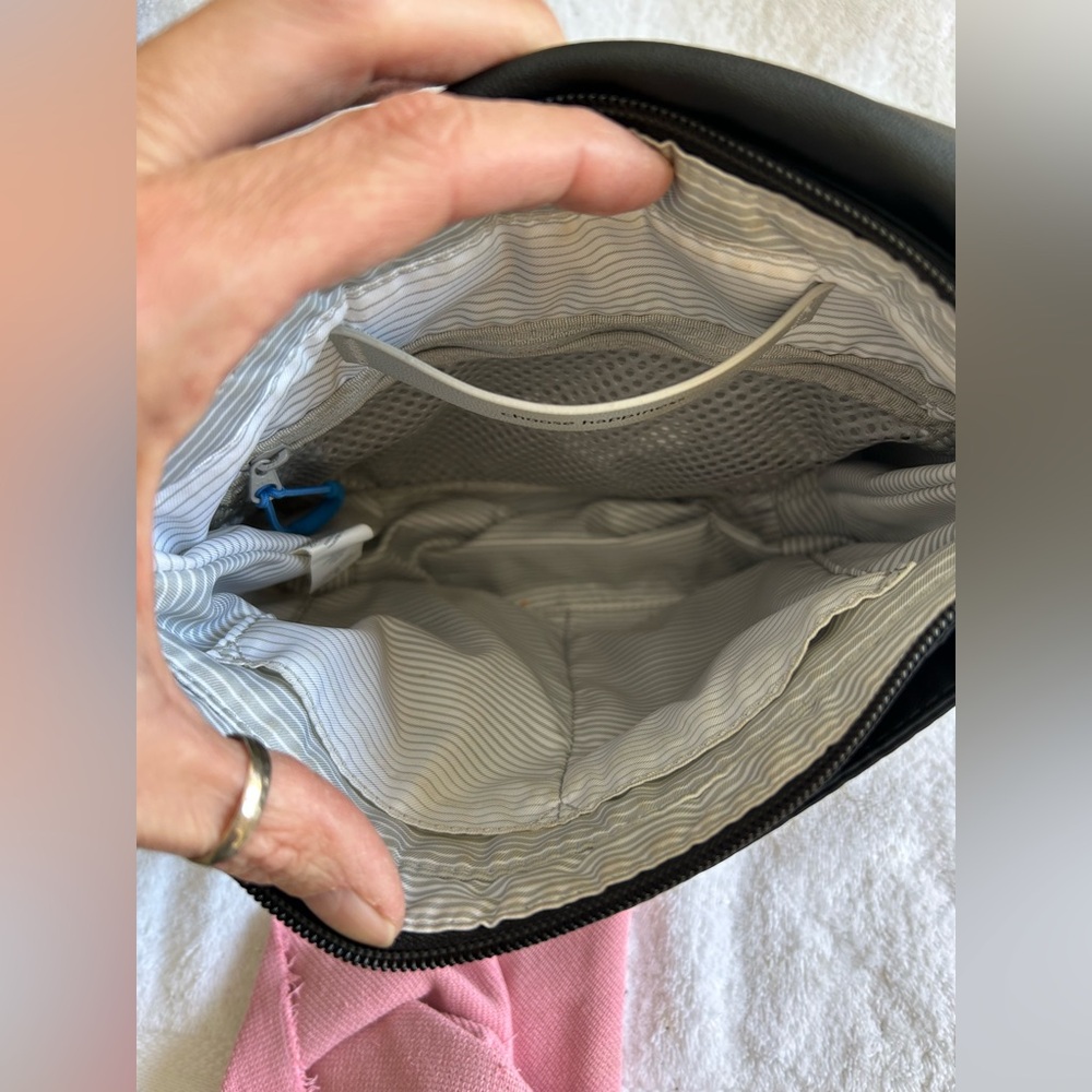 Lululemon The Essentials Bag - Picture 13 of 14